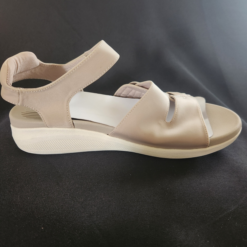Easy Spirit Women's Slide Sandal in Light Taupe